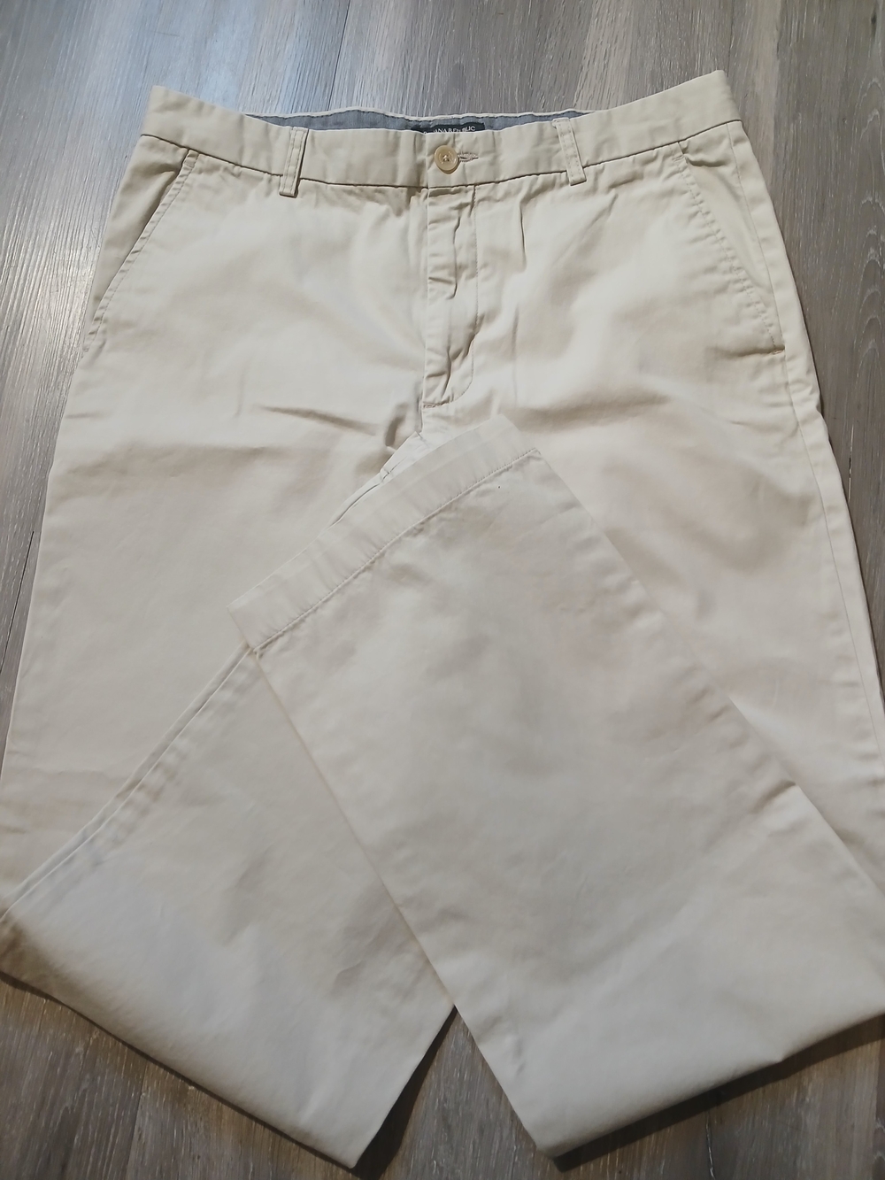 Banana Republic Men's Chinos in Light Beige